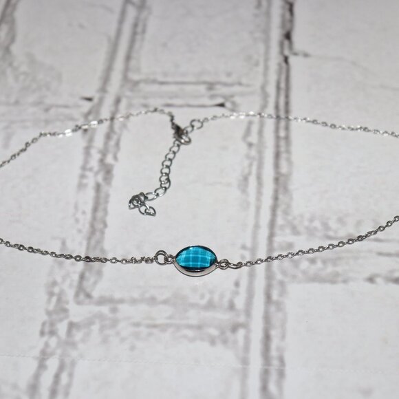 💎 Silver-Tone Statement Necklace with Blue Gem Accent - Picture 2 of 5